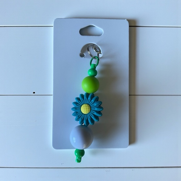 Handcrafted Colorful Flower Keychain - Picture 4 of 5